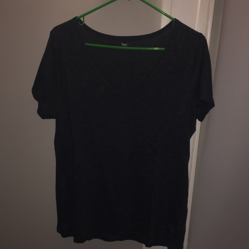 Gap v-neck
